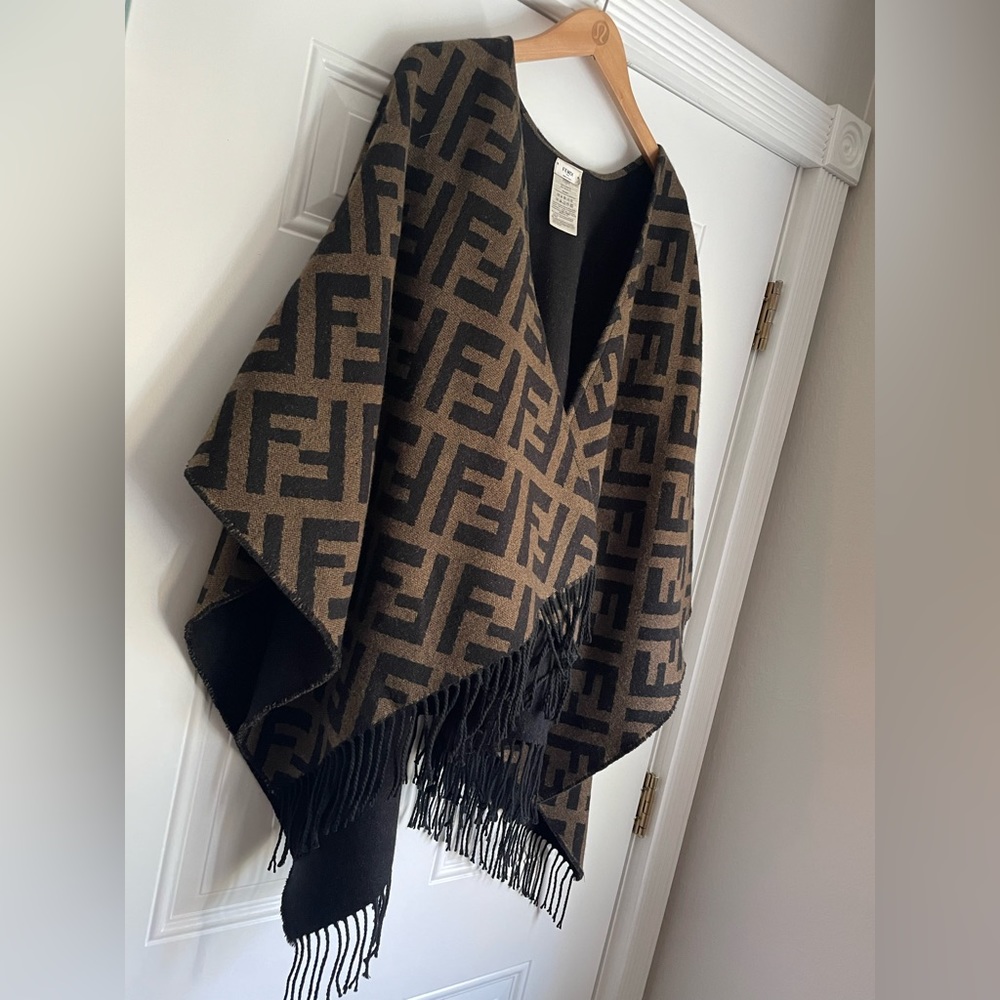 Fendi Poncho Cashmere/Wool Blend Black & Brown